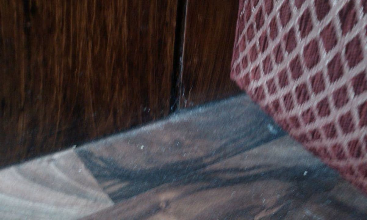 Mangelnde Reinigung des Zimmerbodens Le Jardin Resort