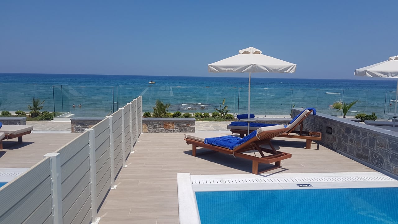 Zimmer Alexander Beach Hotel & Village Resort