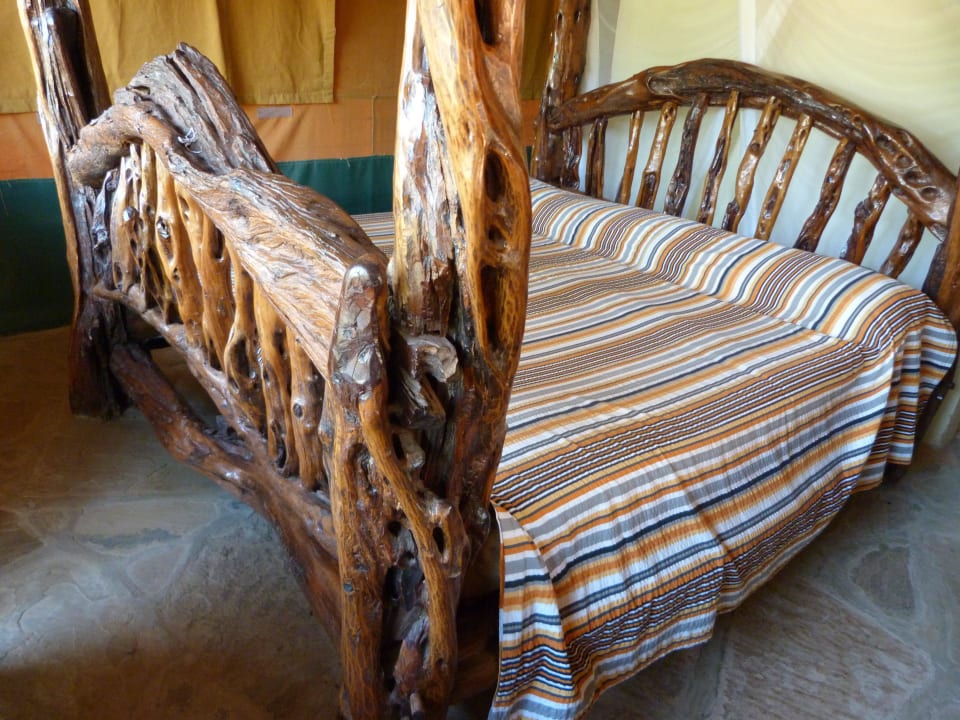 Bett im Ndolodolo-Camp Hotel Ndololo Safari Camp
