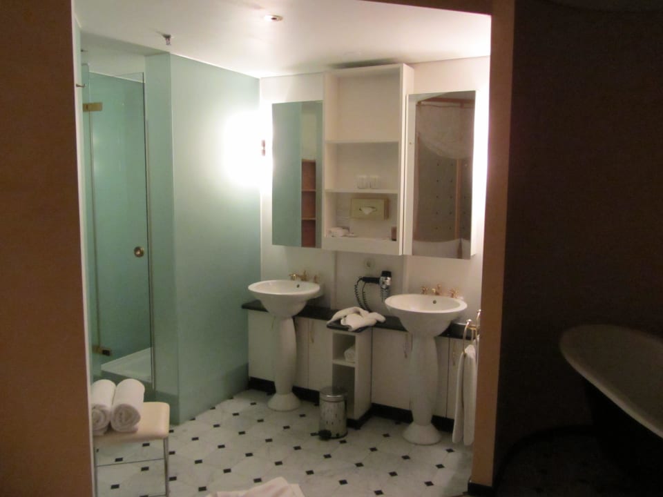 Das Bad INNSIDE by Meliá Frankfurt Eurotheum