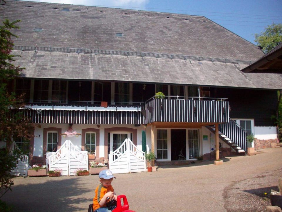 Außen mit Zugang Fitness-Sauna-Solarium S'Fleckli Bioland Ferienbauernhof
