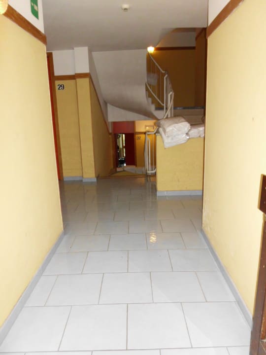 Eingang ins Nebengebäude Hotel Marco Polo