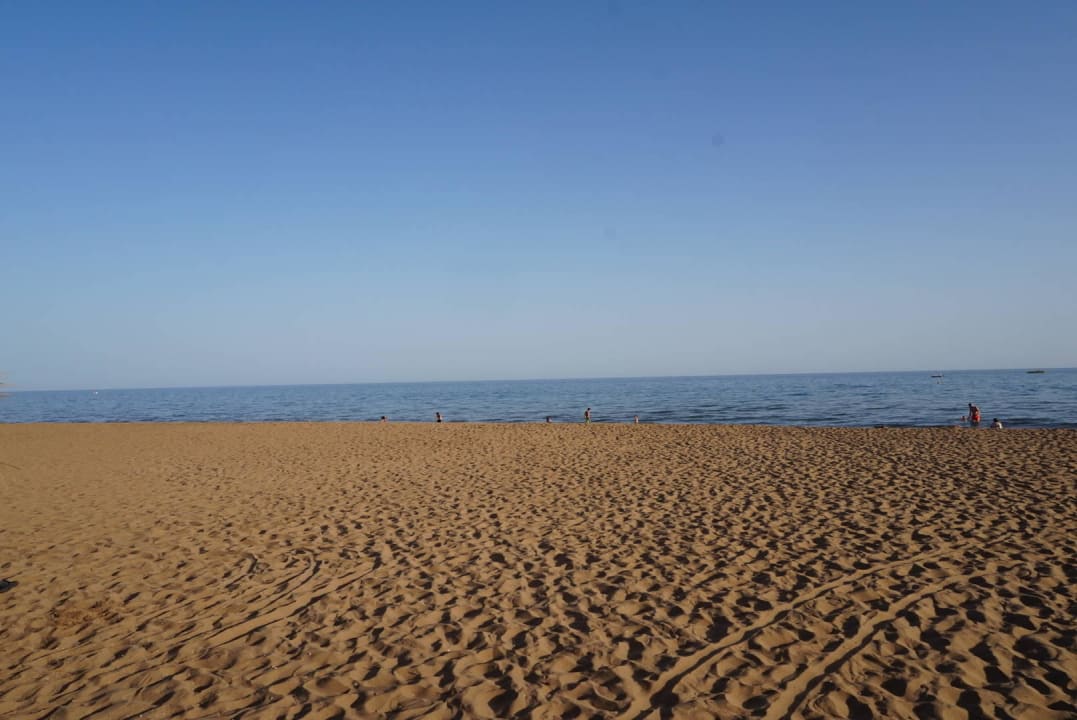 Strand Club Grand Side