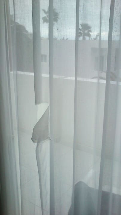 Gardine im Schlafzimmer defekt allsun App.-Hotel Esquinzo Beach