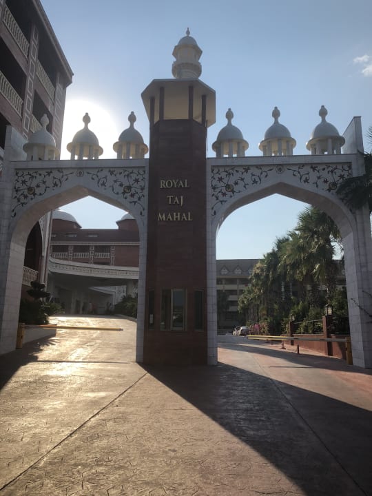 Außenansicht Royal Taj Mahal Hotel