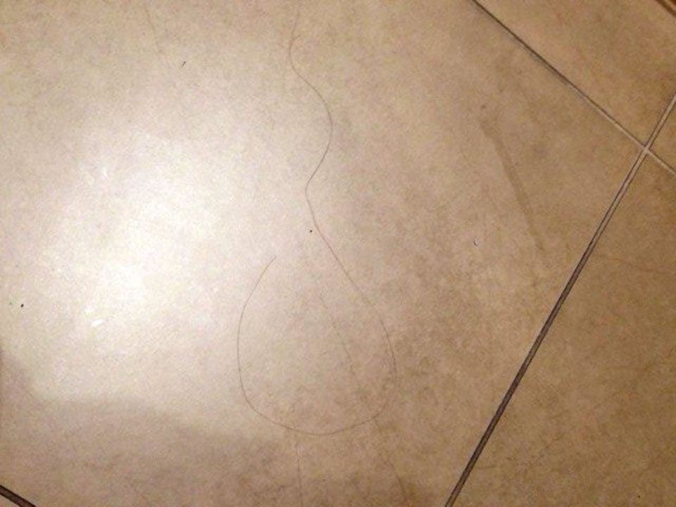 Eins der Vielen Haare (riesig, lang) Lindner Hotel Vienna Am Belvedere, part of JdV by Hyatt