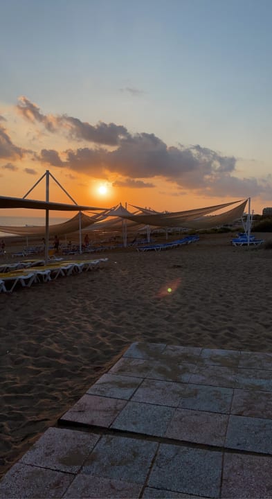 Strand Hotel Victory Resort