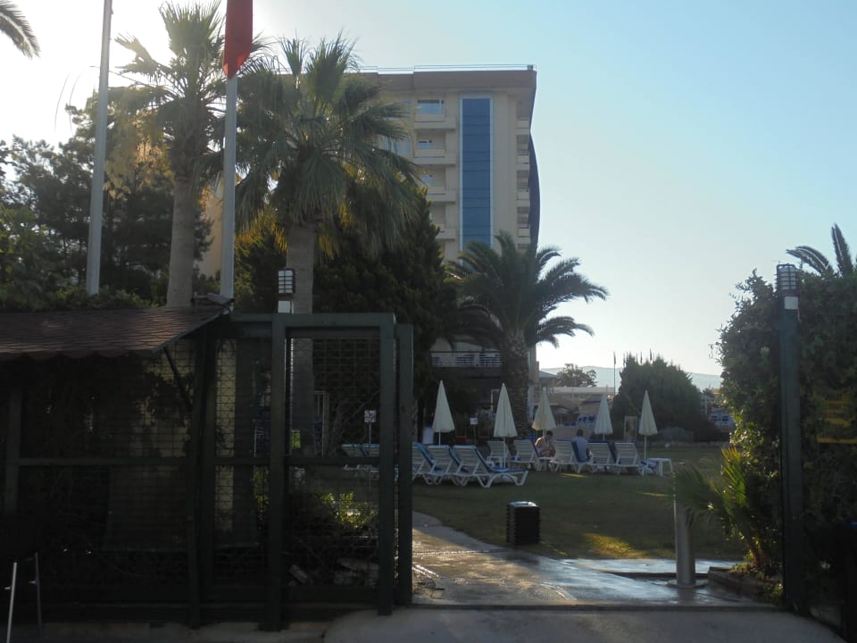 Vom Strand aus das Hotel  Hotel Ephesia