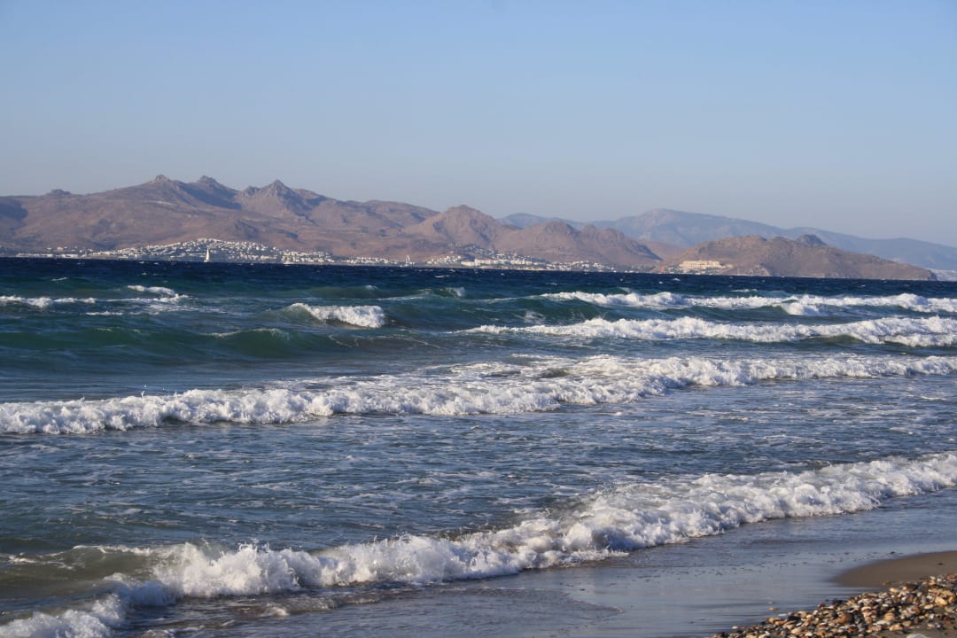 Blick am Strand am Tage Costa Angela Seaside Resort