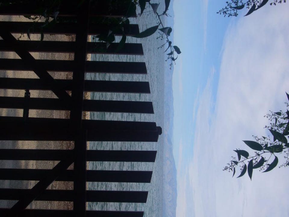 Blick über das Gartentor Hotel Alamanos 1+2