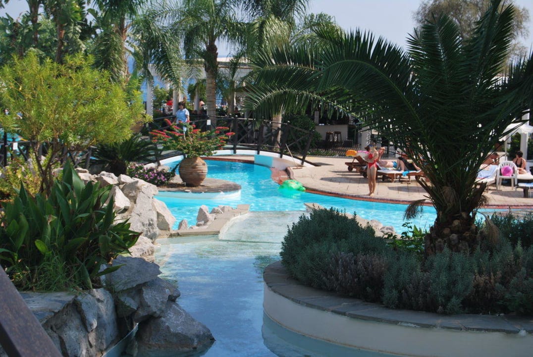 Poollandschaft im Grünen Hotel Calypso Beach