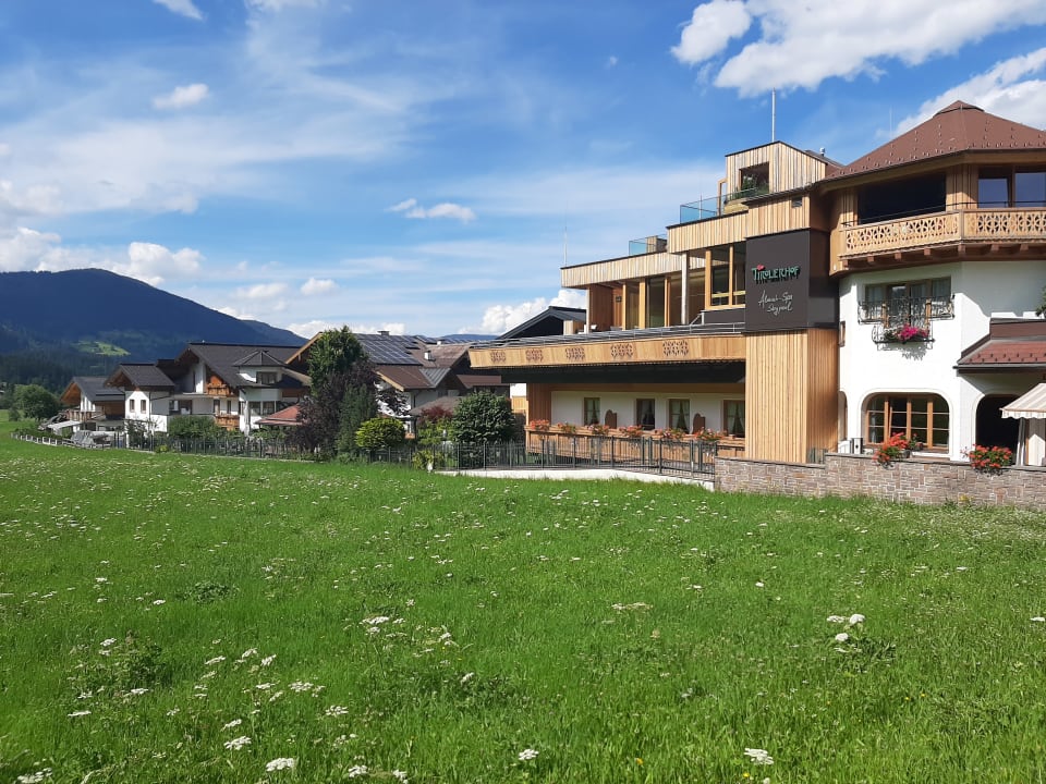Außenansicht Hotel Tirolerhof