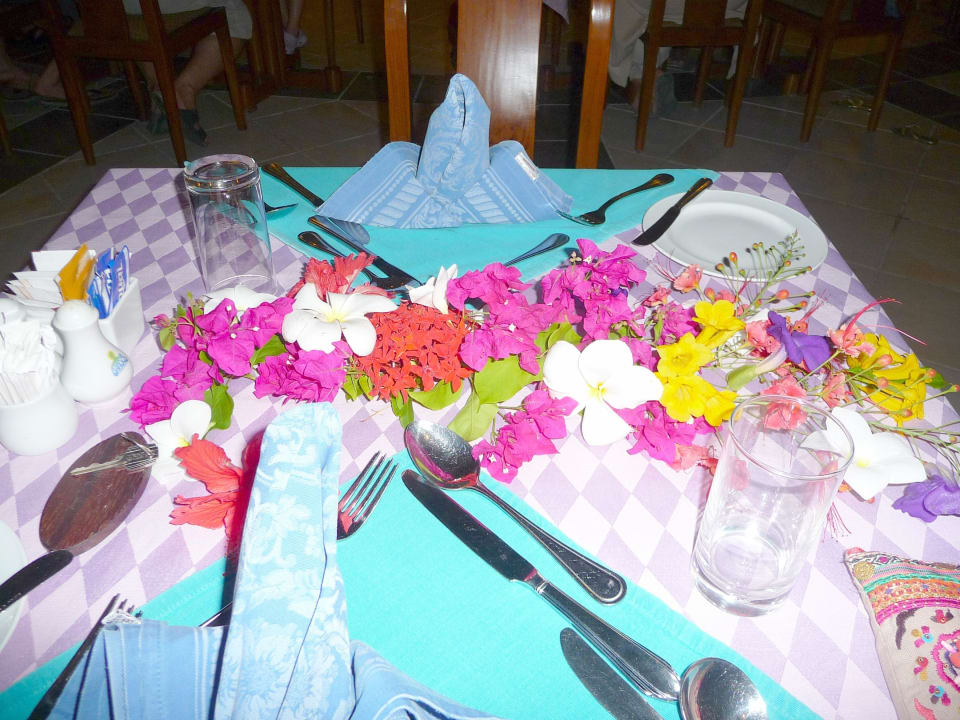 Table Bandos Maldives