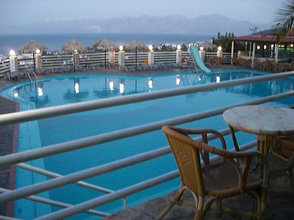 Pool am Abend Elounda Residence Resort & Waterpark