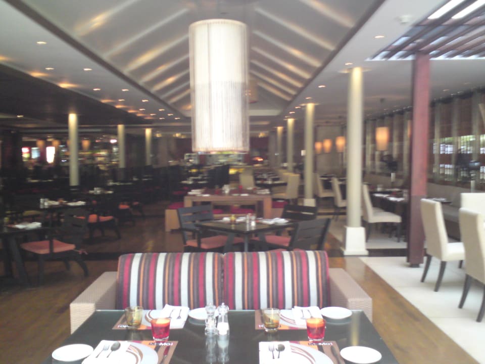 Restaurant Holiday Inn Resort Phuket Surin Beach by IHG