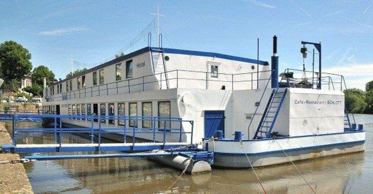 Gepflegtes Hotelschiff auf Main bei Frankfurt Hotelschiff Schlott