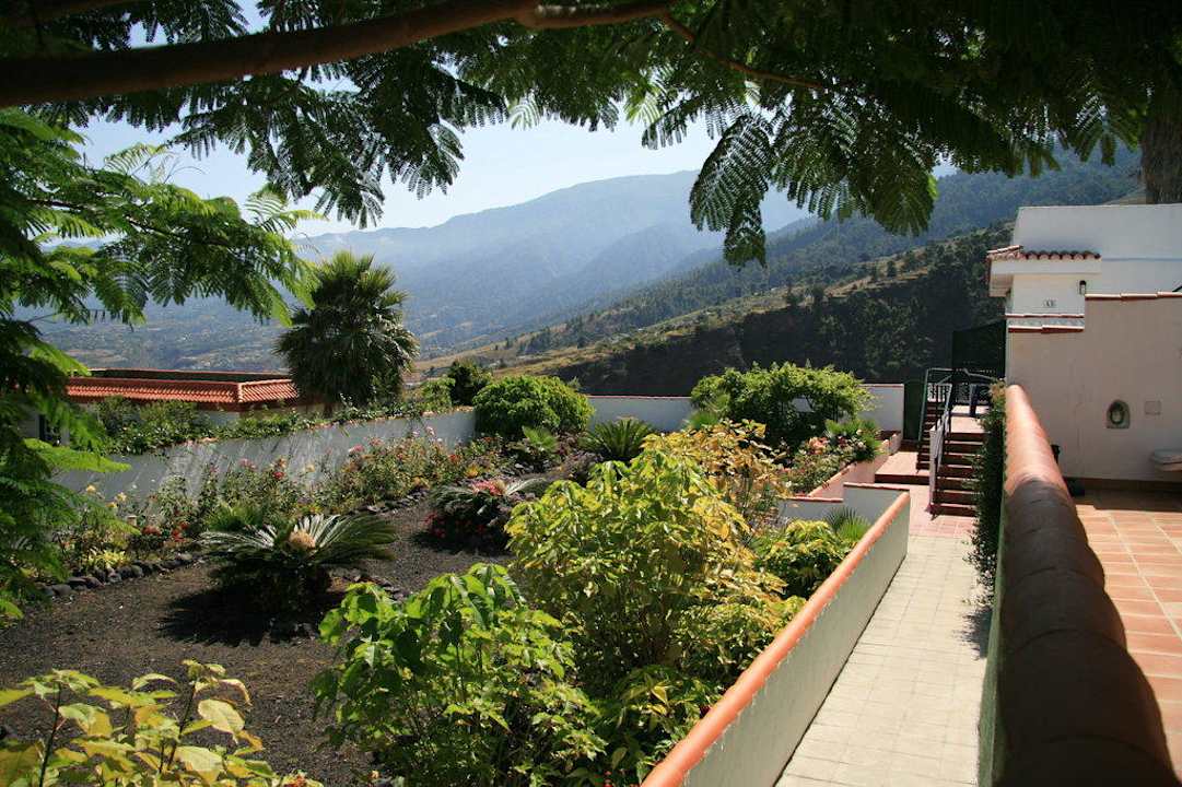 Blick in den kleinen Garten Hotel Piedra Verde
