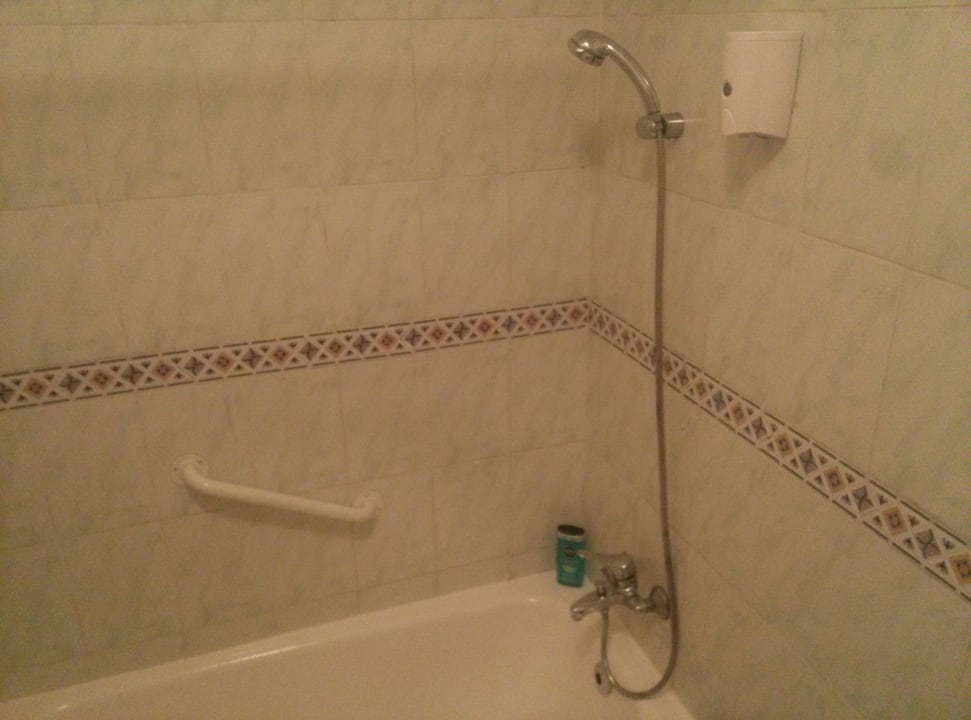 Die Dusche mit zu niedrigem Duschkopf... Ghazala Gardens