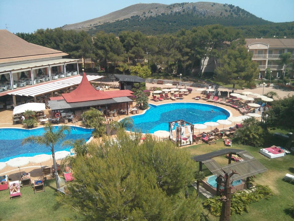 Ausblick zum Pool VIVA Cala Mesquida Suites & Spa 16+