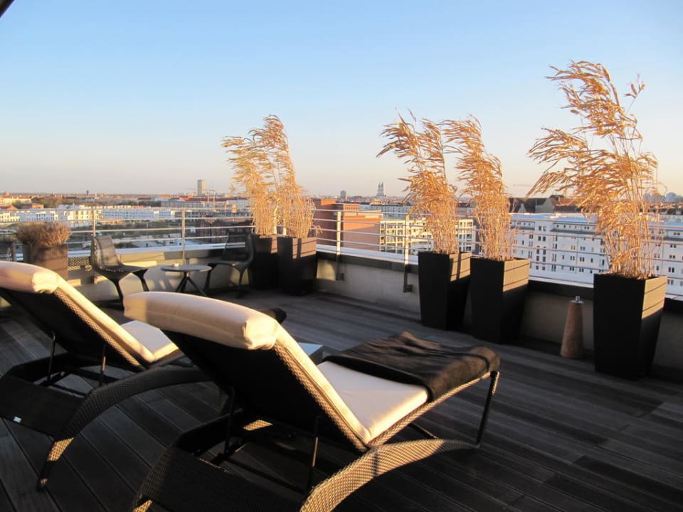 Dachterrasse der Lounge Vienna House by Wyndham Andel's Berlin
