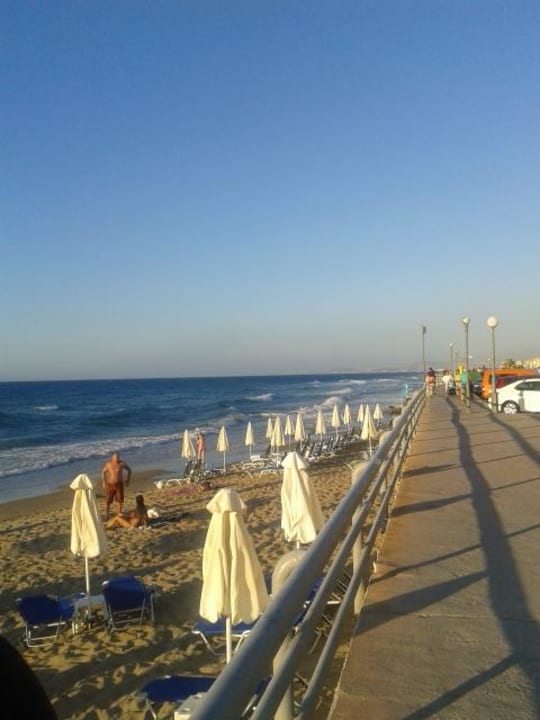 Strand am Abend Hotel Theartemis Palace
