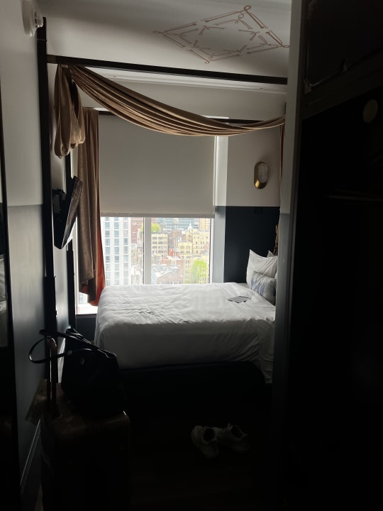 Zimmer CIVILIAN Hotel