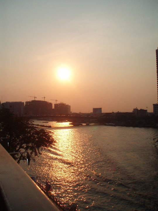 Sonnenuntergang vom Dach aus Hotel Navalai River Resort