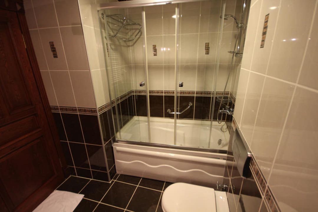Bathroom Tashkonak Studio Suites