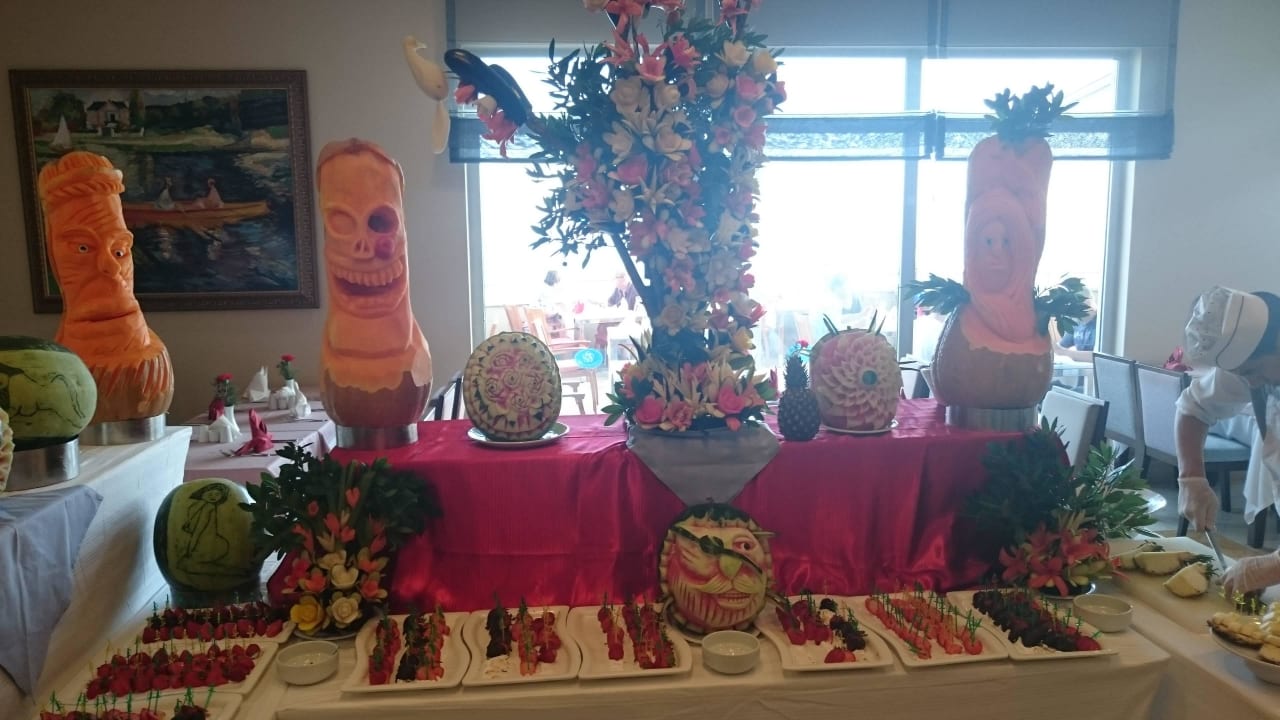 Im Restaurant Melas Resort Hotel