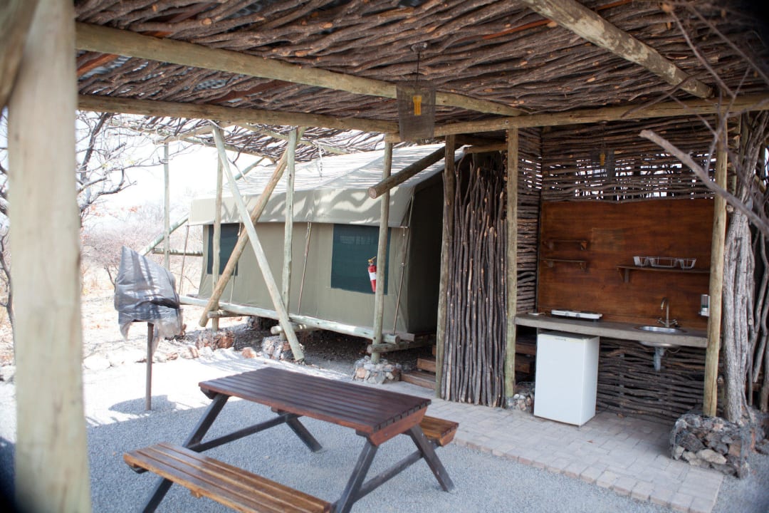 Der Außenbereich mit "Küche" Etosha Village