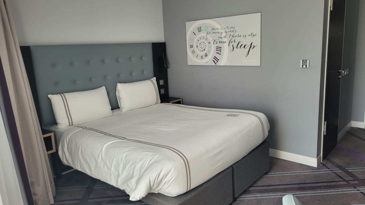 Zimmer Premier Inn Stuttgart City Centre Hotel