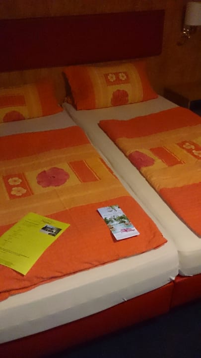 Unterschiedliche Bettdecken... Hotel Häfner