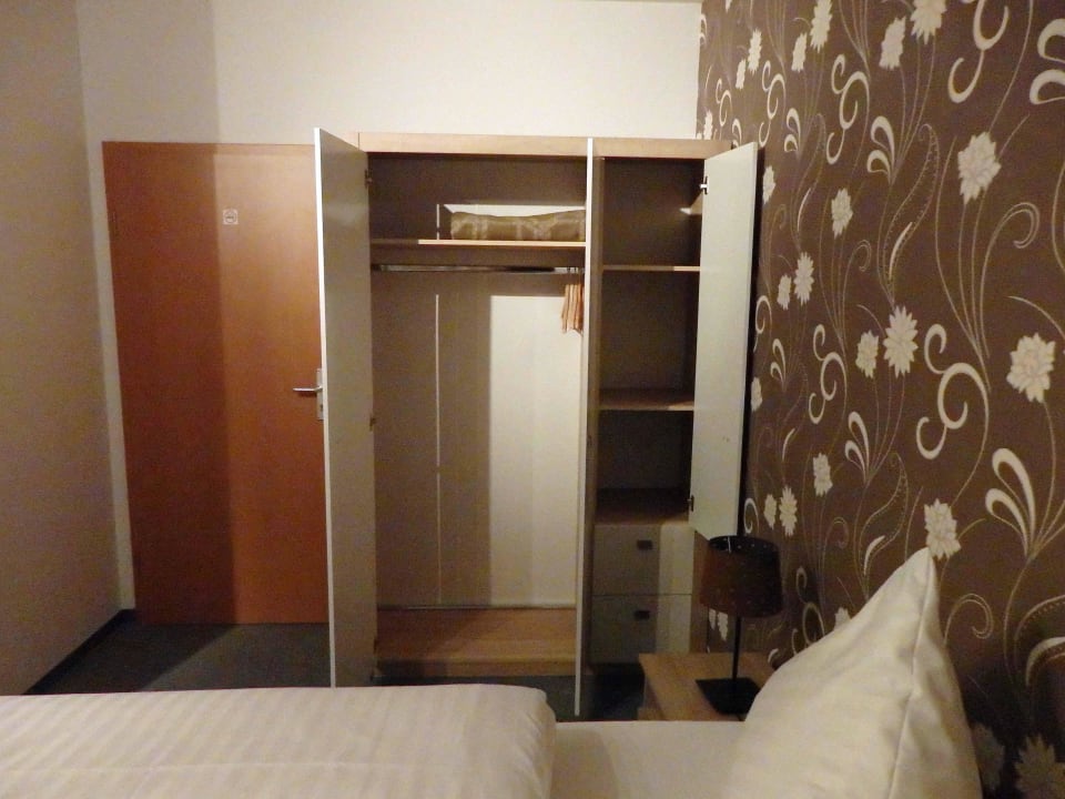 Schrank Landgasthof Mörsbergei