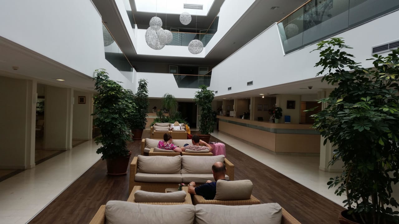Empfangsbereich und Rezeption rechts Valamar Argosy Hotel