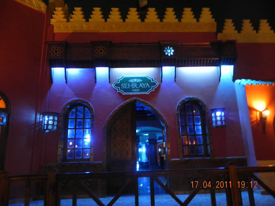 Eingang der 'Sehraya Bar'  Pickalbatros Alf Leila Wa Leila Resort - Neverland Hurghada