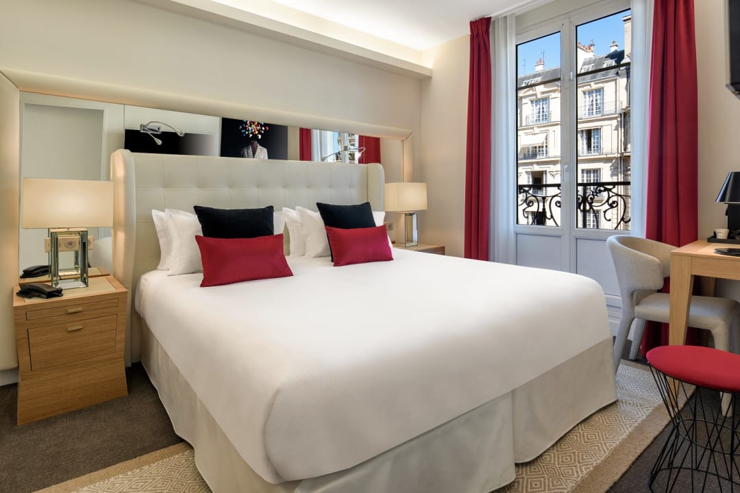 Zimmer Hotel Camille Paris Tapestry Collection by Hilton