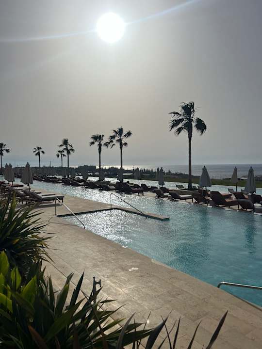 Pool The Royal Senses Resort, Curio Collection by Hilton