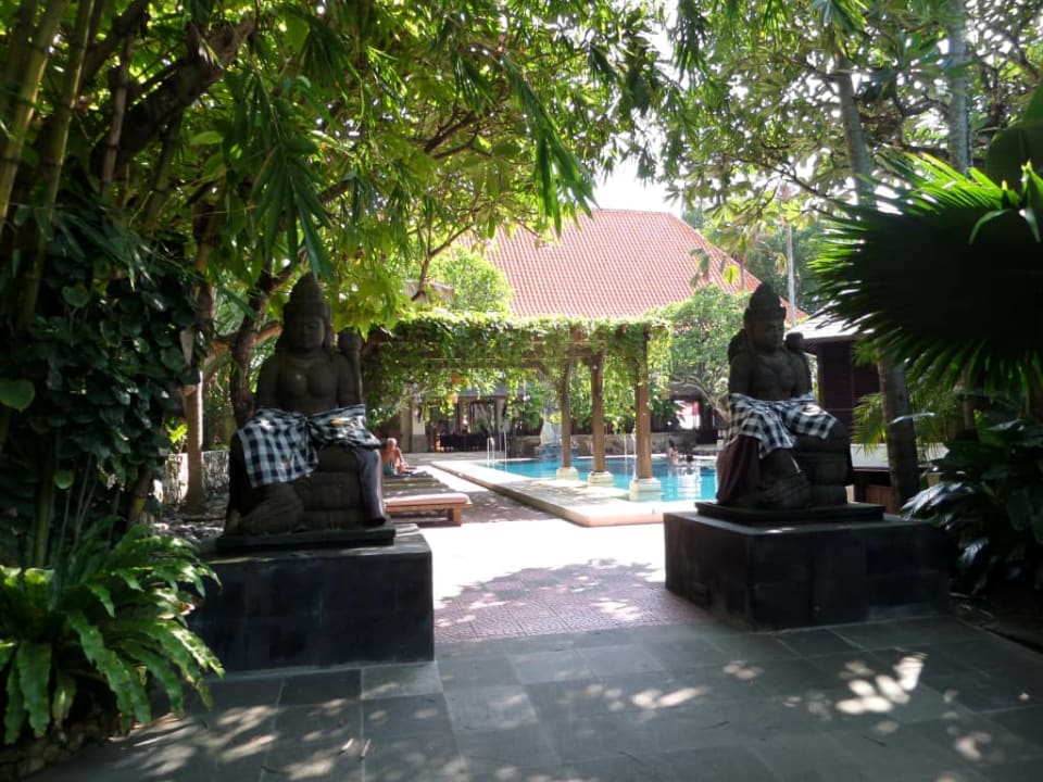 Basen 2 Puri Santrian