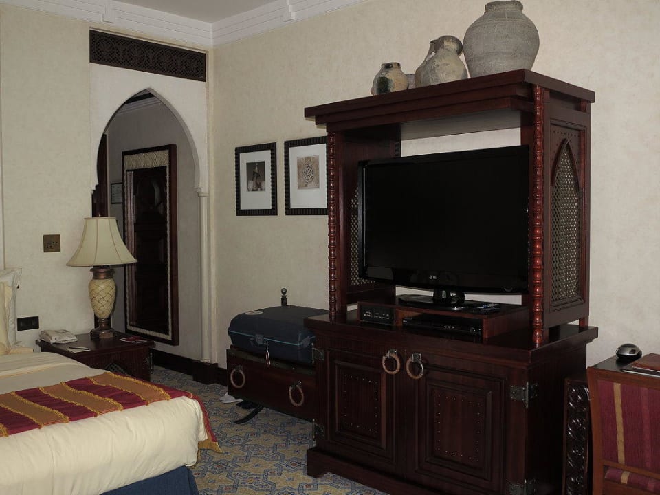 Fernsehschrank, unten Mini-Bar Jumeirah Mina Al Salam