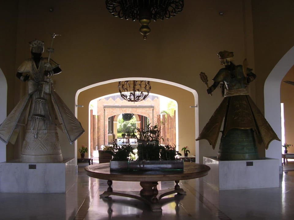 Im Eingangsbereich / Lobby Iberostar Waves Bahia
