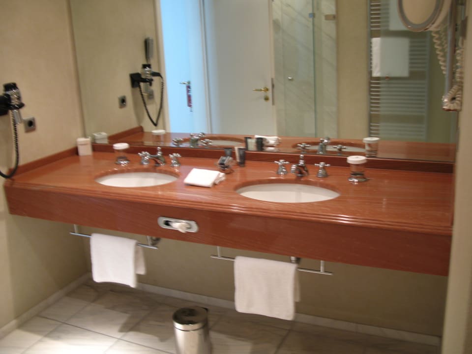Großer Waschbeckenbereich Parkhotel Bremen – ein Mitglied der Hommage Luxury Hotels Collection