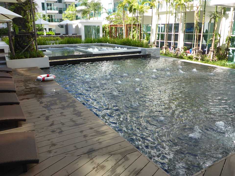 Sprudeldüsen im Pool Fishermen's Harbour Urban Resort