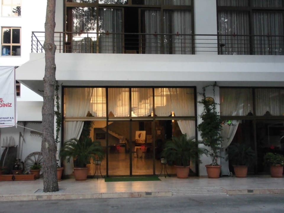 Eingang... Hotel Grand Efe