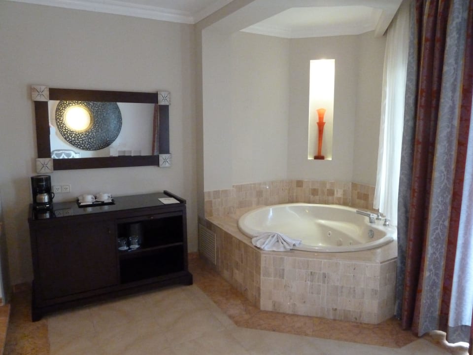 Yacuzzi Minibar Kaffeemaschine Majestic Elegance Punta Cana