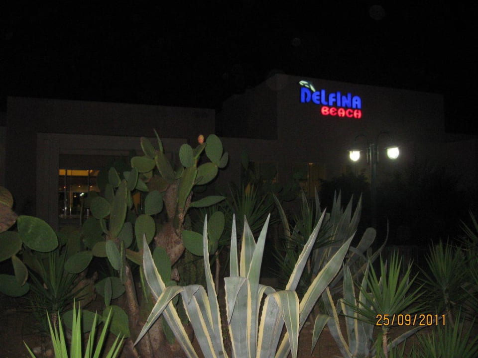 Eingang - Parkplatz Delfina Tropic Beach