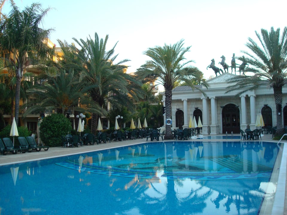 Pool am frühen Morgen Hotel Yetkin