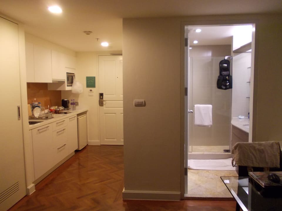 Küche mit Bad Eingang PARKROYAL Suites Bangkok - SHA Plus Certified