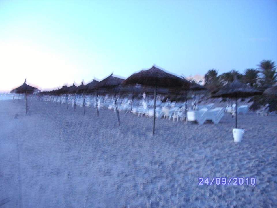 Hotelstrand bei Sonnenaufgang Mahdia Beach & Aquapark