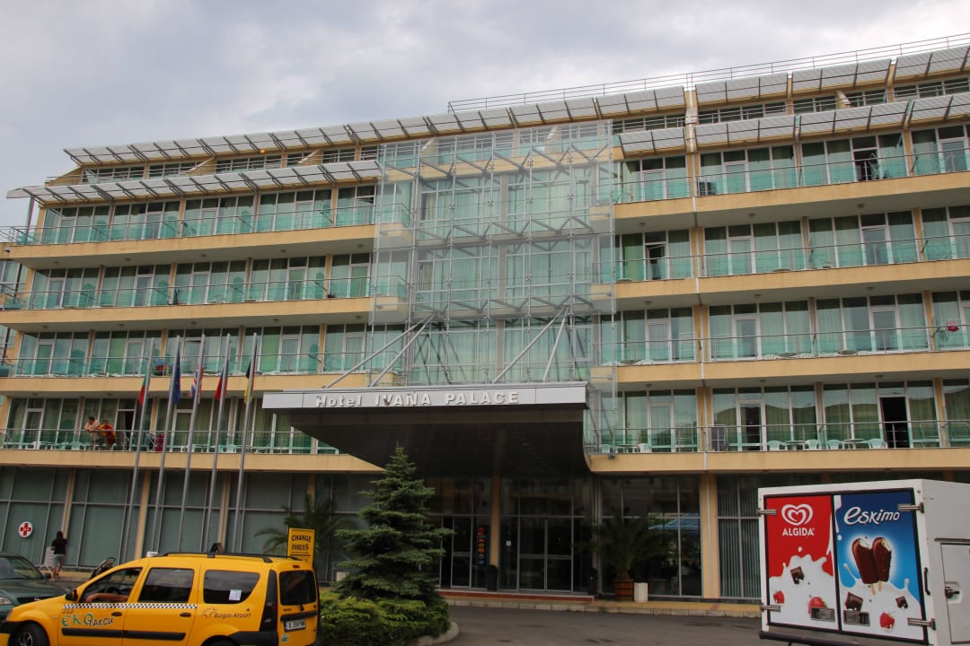 Eingang Strassenseite Hotel Ivana Palace