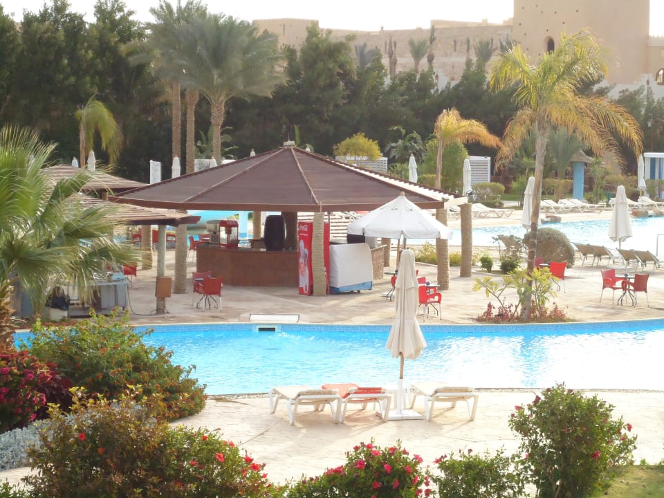 Pool mit angrenzender Poolbar Prima Life Makadi Resort